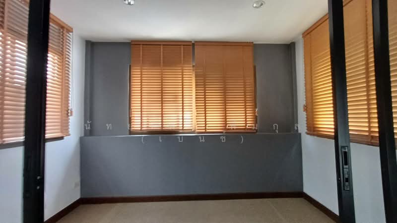 หมู่บ้านมิตรภาพ ซอยศรีนครินทร์ 38, Bangkok, Nong Bon, Prawet, Bangkok, 3 Bedrooms, 400 sqm, Single Detached House For Rent, by Nattayaporn Peumkul (Benz), 11472493 - ชั้น 2 กั้นกระจกเป็นสัดส่วน - DDproperty.com