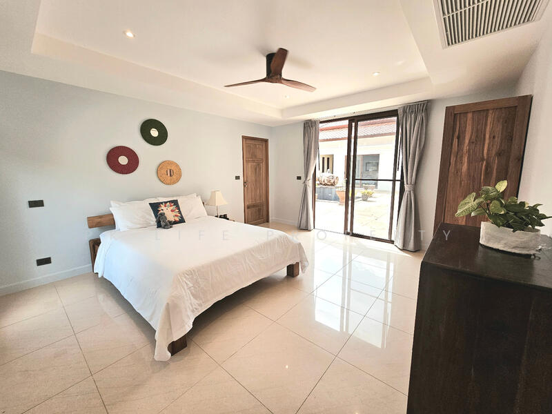 12R0240 This pool villa 5bedroom 5bathroom 250,000/month at Thalang have fully furnished, Phuket, Thep Krasattri, Thalang, Phuket, 5 Bedrooms, 500 sqm, Villa For Rent, by PK LIFE Property, 11476336 - DDproperty.com