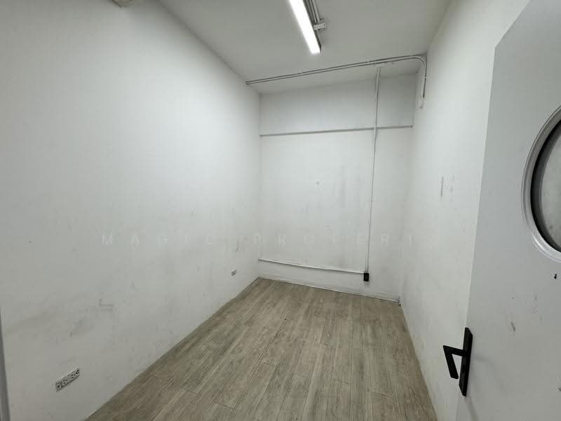 ปาร์ค อเวนิว เอกมัย, Bangkok, Khlong Tan Nua, Watthana, Bangkok, , 450 sqm, Office Space For Rent, by Magic Property, 11476474 - DDproperty.com