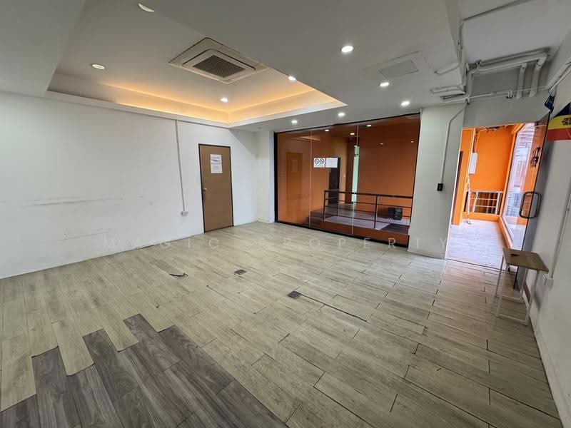 ปาร์ค อเวนิว เอกมัย, Bangkok, Khlong Tan Nua, Watthana, Bangkok, , 450 sqm, Office Space For Rent, by Magic Property, 11476474 - DDproperty.com