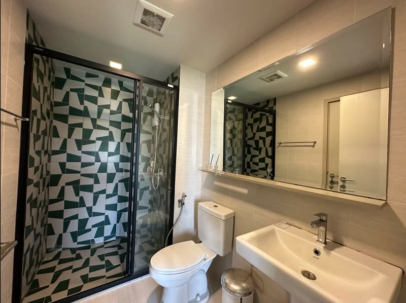The Base Sukhumvit 50, Bangkok, Soi Roem Charoen 1, Sukhumvit 50 Road, Phra Kanong, Khlong Toei, Bangkok, 2 Bedrooms, 35 sqm, Condo For Rent, by Jarunat K, 11477859 - DDproperty.com