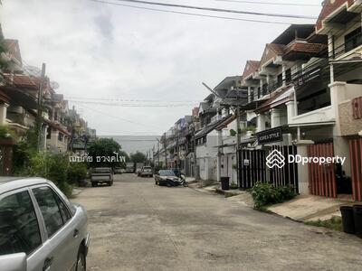 ขาย - ขายด่วน! ทาวน์โฮม 4ชั้น ทำเลดี หมู่บ้านรอยัลนครินทร์วิลล่า ซอยศรีนครินทร์42 ใกล้ซีคอนสแควร์, กรุงเทพ