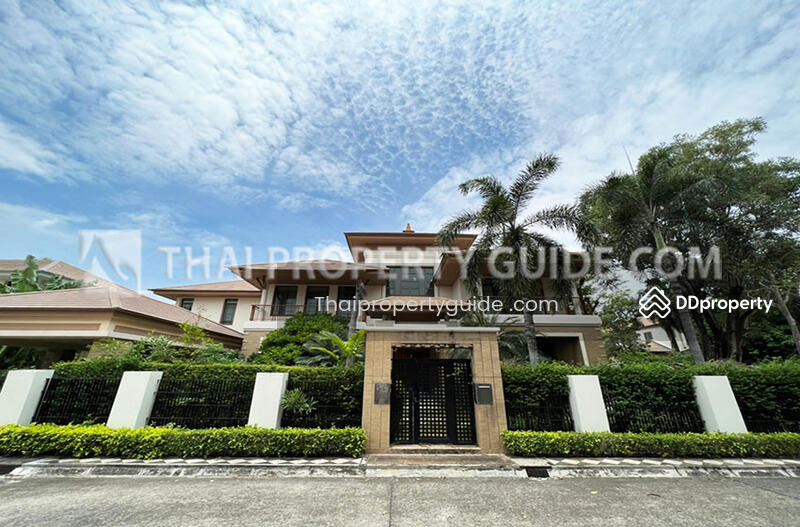 For Rent - House with Shared Pool in Pattanakarn, Bangkok