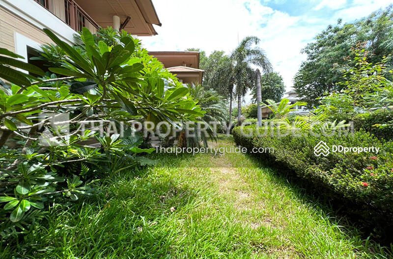 For Rent - House with Shared Pool in Pattanakarn, Bangkok
