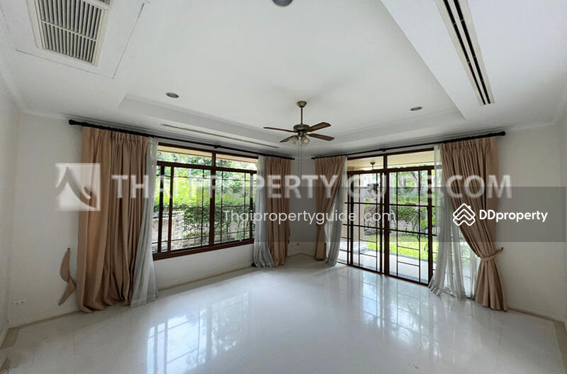 For Rent - House with Shared Pool in Pattanakarn, Bangkok