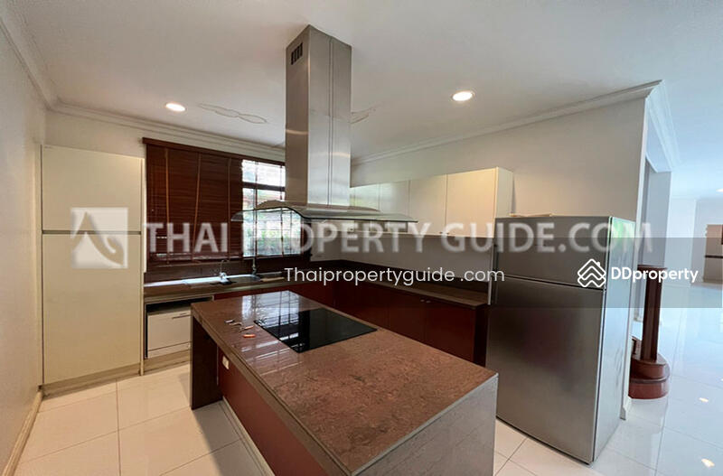 For Rent - House with Shared Pool in Pattanakarn, Bangkok