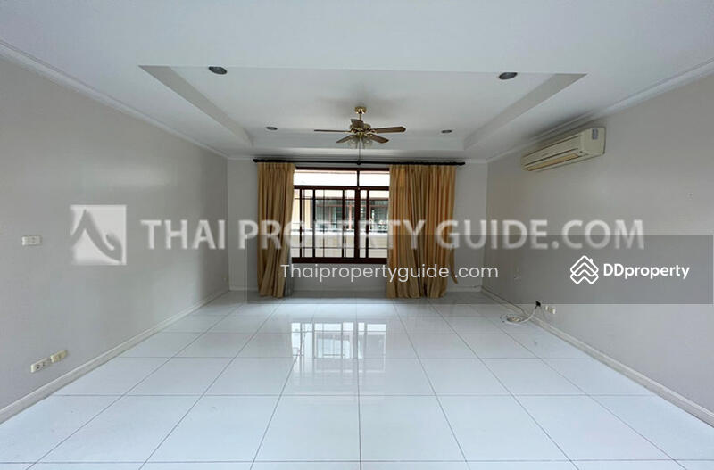 For Rent - House with Shared Pool in Pattanakarn, Bangkok