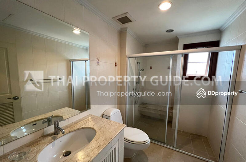 For Rent - House with Shared Pool in Pattanakarn, Bangkok