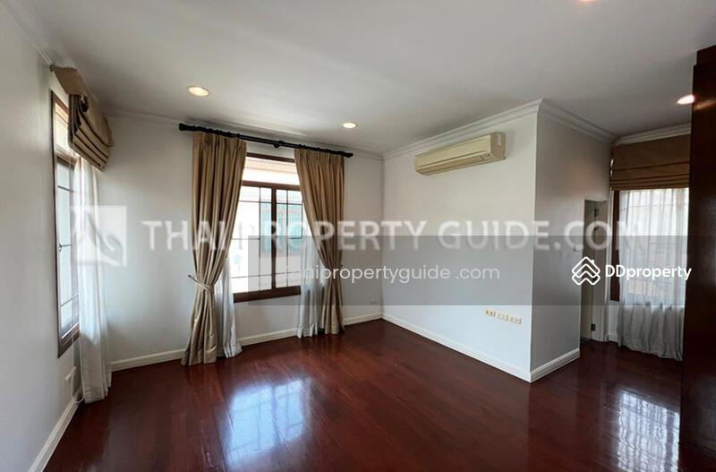 For Rent - House with Shared Pool in Pattanakarn, Bangkok
