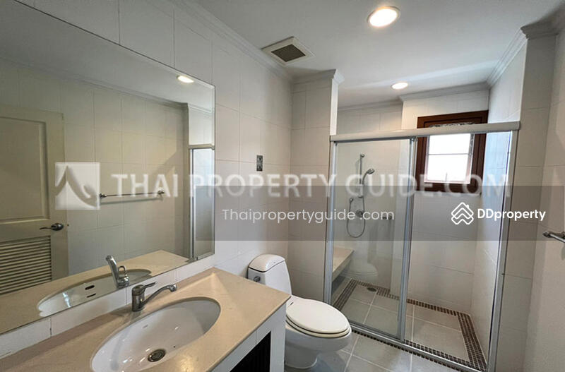 For Rent - House with Shared Pool in Pattanakarn, Bangkok