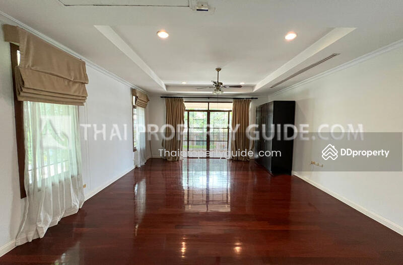 For Rent - House with Shared Pool in Pattanakarn, Bangkok
