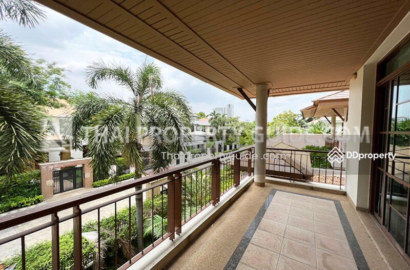 For Rent - House with Shared Pool in Pattanakarn, Bangkok