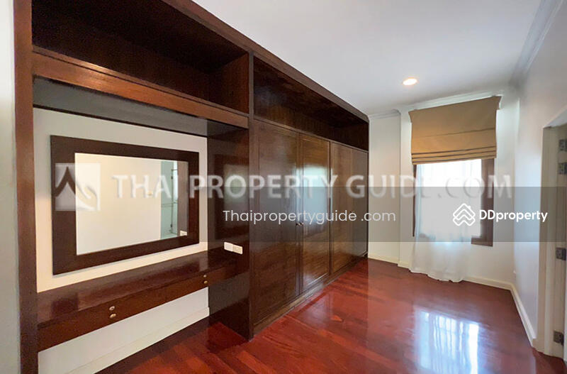 For Rent - House with Shared Pool in Pattanakarn, Bangkok