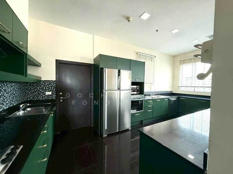 High-rise apartment at Sukhumvit 19, Bangkok, Khlong Tan Nua, Watthana, Bangkok, 4 Bedrooms, 440 sqm, Apartment For Rent, by Gochaporn Fongsupa, 11482676 - DDproperty.com