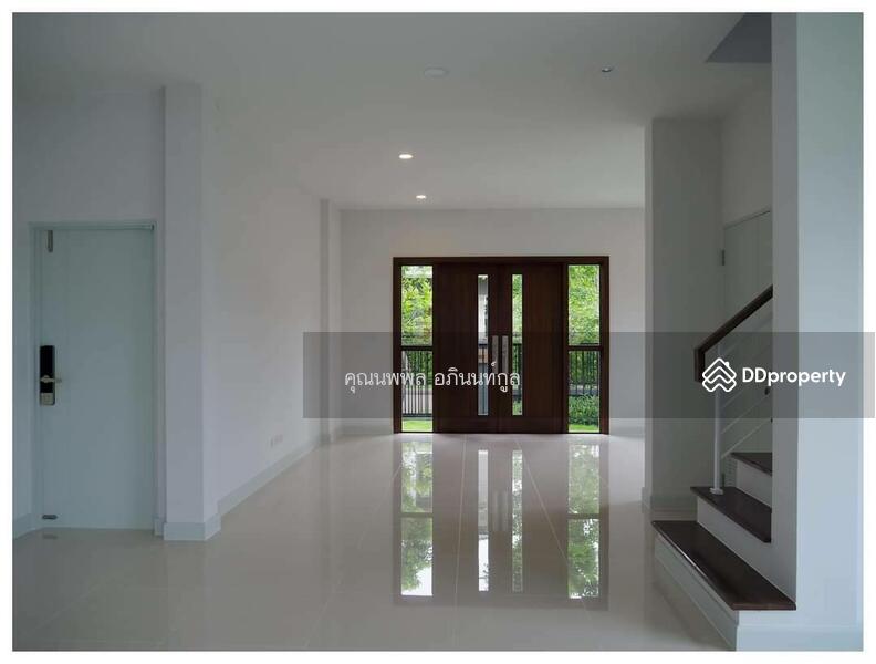 โถงชั้นล่าง ขณะยังไม่ได้บิ๊วท์อิน