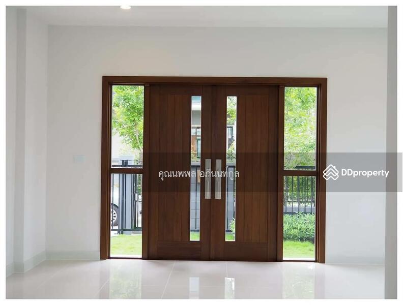 โถงชั้นล่าง ขณะยังไม่ได้บิ๊วท์อิน