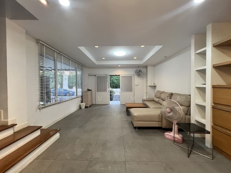 Baan Klang Krung Thonglor, Bangkok, 55 Soi Sukhumvit 55, Khlong Tan Nua, Watthana, Bangkok, 4 Bedrooms, 300 sqm, Townhouse For Rent, by Usuma Usumachat, 11502416 - DDproperty.com