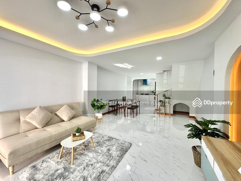 For Sale - ทาวน์เฮ้าส์ 2ชั้น ตกแต่งรีโนเวทใหม่ ถนนเมน หมู่บ้าน กรุงทอง สายไหม 33 เขตสายไหม ทำเลดี แถมเฟอร์ฯ, Bangkok