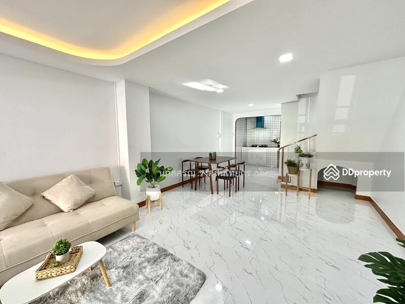 For Sale - ทาวน์เฮ้าส์ 2ชั้น ตกแต่งรีโนเวทใหม่ ถนนเมน หมู่บ้าน กรุงทอง สายไหม 33 เขตสายไหม ทำเลดี แถมเฟอร์ฯ, Bangkok