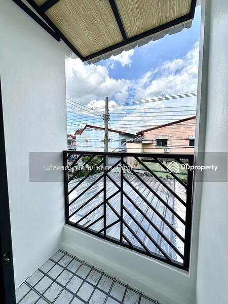 For Sale - ทาวน์เฮ้าส์ 2ชั้น ตกแต่งรีโนเวทใหม่ ถนนเมน หมู่บ้าน กรุงทอง สายไหม 33 เขตสายไหม ทำเลดี แถมเฟอร์ฯ, Bangkok