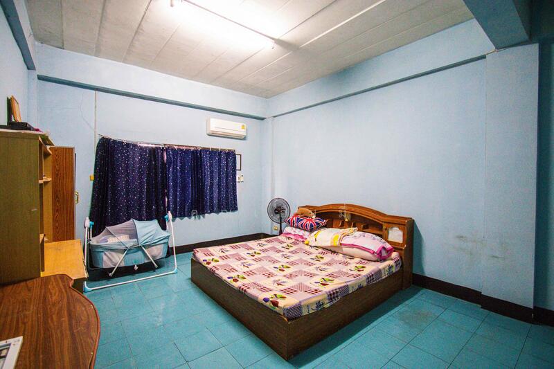 ขายขาดทุน อาคารพาณิชย์ 2 คูหา ติดถนนมิตรภาพ สีคิ้ว โคราช | ที่ดิน 83.2 ตร.วา, Nakhon Ratchasima, มิตรภาพ, Lat Bua Khao, Sikhiu, Nakhon Ratchasima, , 400 sqm, Shophouse For Sale, by คุณเอ็มมี่, 11503072 - DDproperty.com