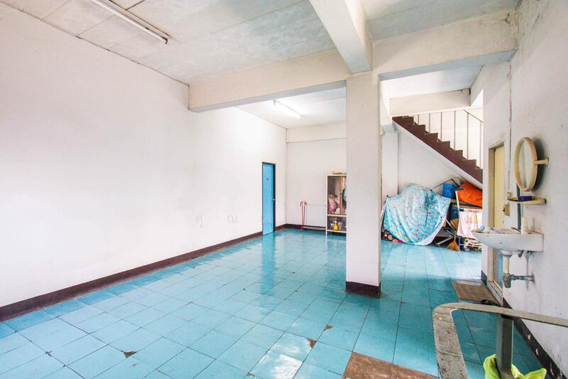 ขายอาคารพาณิชย์ 2 คูหา ติดถนนมิตรภาพ สีคิ้ว นครราชสีมา 3.5 ชั้น ที่ดิน 83.2 ตร.วา, Nakhon Ratchasima, มิตรภาพ, Lat Bua Khao, Sikhiu, Nakhon Ratchasima, , 400 sqm, Shophouse For Sale, by คุณเอ็มมี่, 11503072 - DDproperty.com