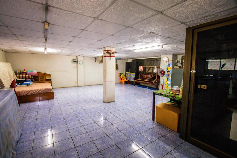 ขายอาคารพาณิชย์ 2 คูหา ติดถนนมิตรภาพ สีคิ้ว นครราชสีมา 3.5 ชั้น ที่ดิน 83.2 ตร.วา, Nakhon Ratchasima, มิตรภาพ, Lat Bua Khao, Sikhiu, Nakhon Ratchasima, , 400 sqm, Shophouse For Sale, by คุณเอ็มมี่, 11503072 - DDproperty.com