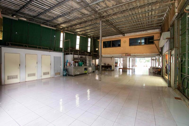 ขายอาคารพาณิชย์ 2 คูหา ติดถนนมิตรภาพ สีคิ้ว นครราชสีมา 3.5 ชั้น ที่ดิน 83.2 ตร.วา, Nakhon Ratchasima, มิตรภาพ, Lat Bua Khao, Sikhiu, Nakhon Ratchasima, , 400 sqm, Shophouse For Sale, by คุณเอ็มมี่, 11503072 - DDproperty.com