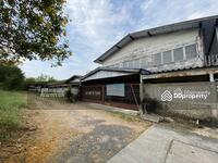 ขาย - ถนนสายนครราชสีมา-กบินทร์บุรี (ทางหลวงหมายเลข 304) ตำบลเมืองปัก อำเภอปักธงชัย นครราชสีมา, นครราชสีมา