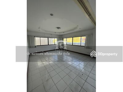 ขาย - 42139 – อาคารสำนักงาน สูง 3 ชั้น ติดถนนรัชดาภิเษก ใกล้ BTS พหลโยธิน เนื้อที่ 131 ตารางวา, กรุงเทพ