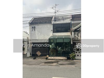 ขาย - ขายทาวว์เฮ้าส์ 2 ชั้น ห้องมุม ติดถนนซอยเอกมัย 12, กรุงเทพ