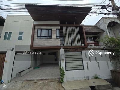 ขาย - ขายทาวน์เฮ้าส์ 2 ชั้น เอกมัย 22 ปรีดีพนมยงค์ 41 เนื้อที่ 30 ตรว. 3 ห้องนอน 3 ห้องน้ำ, กรุงเทพ