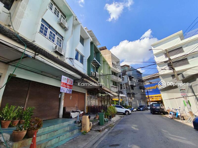 Commercial building, trading location, close to the BTS, only 2 minute, Bangkok, ลาดพร้าว, Wang Thonglang, Wang Thonglang, Bangkok, , 250 sqm, Shophouse For Sale, by Kamolwan, 11508603 - DDproperty.com