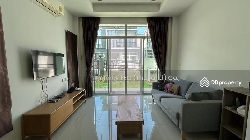 For Rent - ให้เช่าบ้านพร้อมเฟอร์นิเจอร์ ทำเลดี ใกล้เจปาร์ค หมู่บ้าน ทรีโอ้ทาวน์ ศรีราชา (Office A), Chon Buri