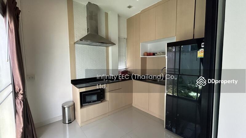 For Rent - ให้เช่าบ้านพร้อมเฟอร์นิเจอร์ ทำเลดี ใกล้เจปาร์ค หมู่บ้าน ทรีโอ้ทาวน์ ศรีราชา (Office A), Chon Buri