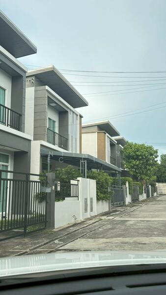 For Rent - ให้เช่าบ้านพร้อมเฟอร์นิเจอร์ ทำเลดี ใกล้เจปาร์ค หมู่บ้าน ทรีโอ้ทาวน์ ศรีราชา (Office A), Chon Buri