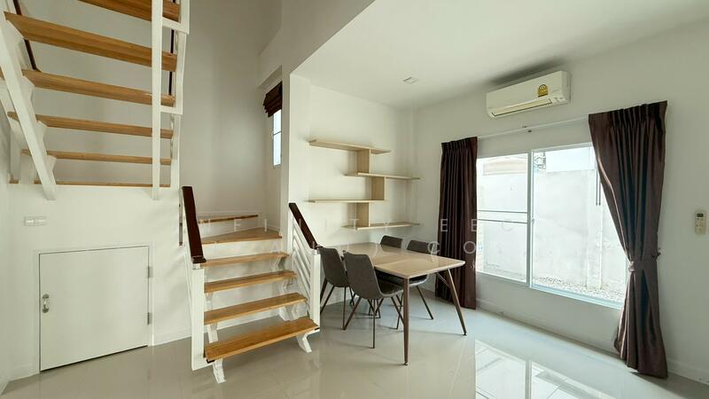 For Rent - ให้เช่าบ้านพร้อมเฟอร์นิเจอร์ ทำเลดี ใกล้เจปาร์ค หมู่บ้าน ทรีโอ้ทาวน์ ศรีราชา (Office A), Chon Buri