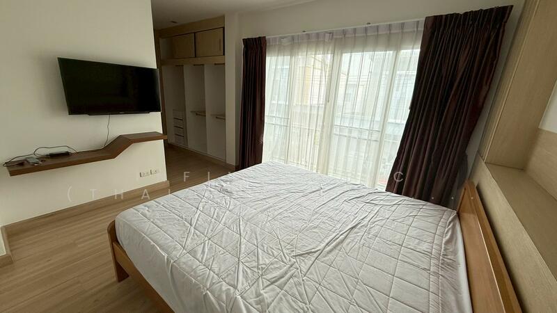 For Rent - ให้เช่าบ้านพร้อมเฟอร์นิเจอร์ ทำเลดี ใกล้เจปาร์ค หมู่บ้าน ทรีโอ้ทาวน์ ศรีราชา (Office A), Chon Buri