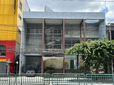 ขาย - ขายที่ดินพร้อมอาคาร เนื้อที่ 151 ตารางวา ติดถนนเพชรบุรีตัดใหม่ ห้วยขวาง กรุงเทพฯ, กรุงเทพ