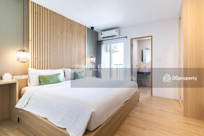 Superior Room Double Bed 1,100 baht/night