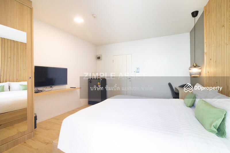 Superior Room Double Bed 1,100 baht/night