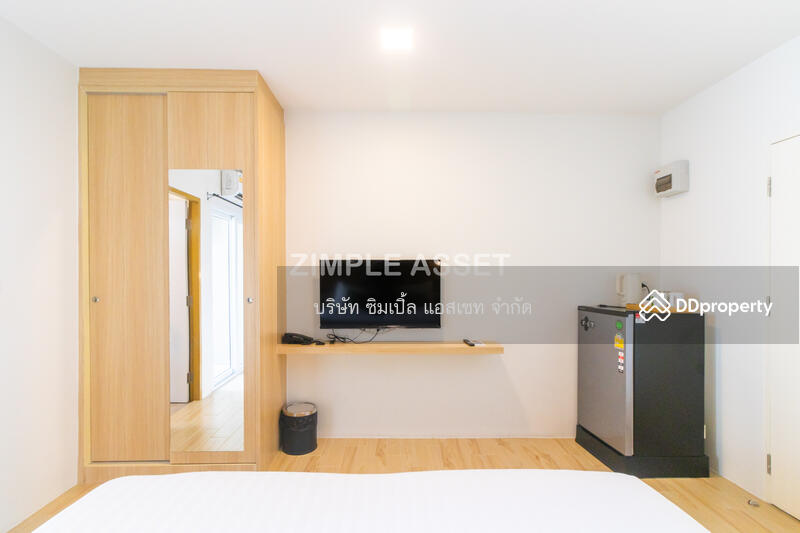 Superior Room Double Bed 1,100 baht/night