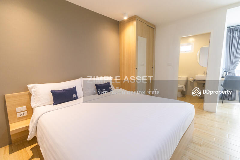 Deluxe Room type B 1,300 baht/night
