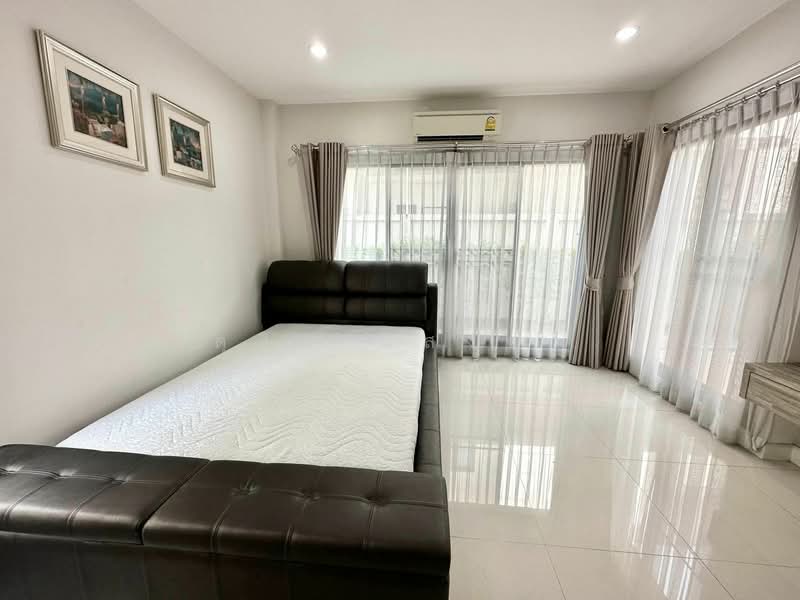 ให้เช่าบ้านเดี่ยวหลังใหญ่ ม.เดอะคอมพลีท ใกล้ J park ศรีราชา, Chon Buri (Pattaya), Surasak, Si Racha, Chon Buri (Pattaya), 3 Bedrooms, 200 sqm, Single Detached House For Rent, by Dusit Saengfa, 11517538 - DDproperty.com