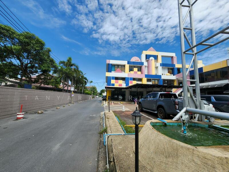 ขายที่ดินติดถนนลาดพร้าว-วังหิน พร้อมอาคาร 3ชั้น พื้นที่ใช้สอย 2,000 ตรม., กรุงเทพ, ลาดพร้าว, ลาดพร้าว, กรุงเทพ, 4,548 ตร.ม., ที่ดิน ขาย, โดย Tanyaras Srimuang, 11517564 - DDproperty.com