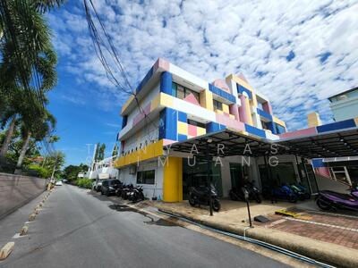 ขาย - ขายที่ดินติดถนนลาดพร้าว-วังหิน พร้อมอาคาร 3ชั้น พื้นที่ใช้สอย 2,000 ตรม., กรุงเทพ