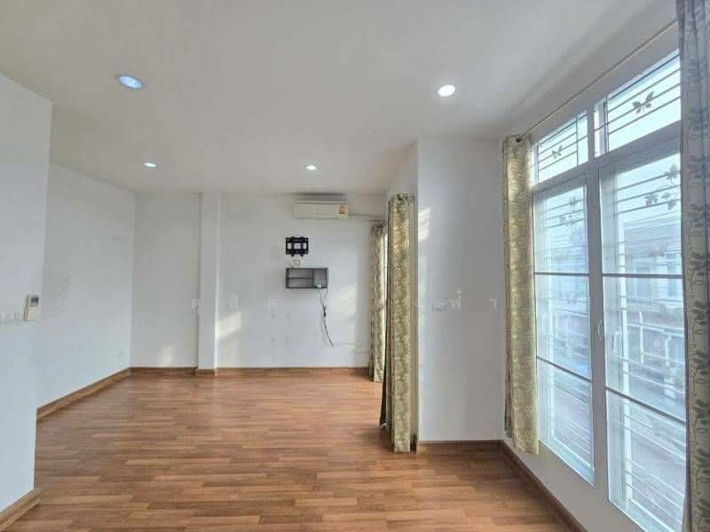 ให้เช่าทาวน์โฮม ม.เดอะเซ็นทรัลไลฟ์ สวนเสือ ศรีราชา, Chon Buri (Pattaya), Surasak, Si Racha, Chon Buri (Pattaya), 2 Bedrooms, 60 sqm, Townhouse For Rent, by Dusit Saengfa, 11518406 - DDproperty.com