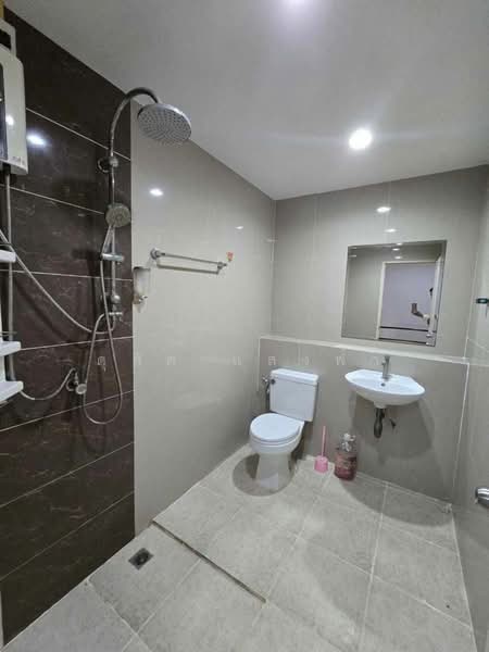 ให้เช่าทาวน์โฮม ม.เดอะเซ็นทรัลไลฟ์ สวนเสือ ศรีราชา, Chon Buri (Pattaya), Surasak, Si Racha, Chon Buri (Pattaya), 2 Bedrooms, 60 sqm, Townhouse For Rent, by Dusit Saengfa, 11518406 - DDproperty.com