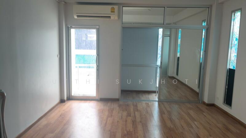 For Rent - Commercial Building at AyaraFruit Market, Pathum Thani