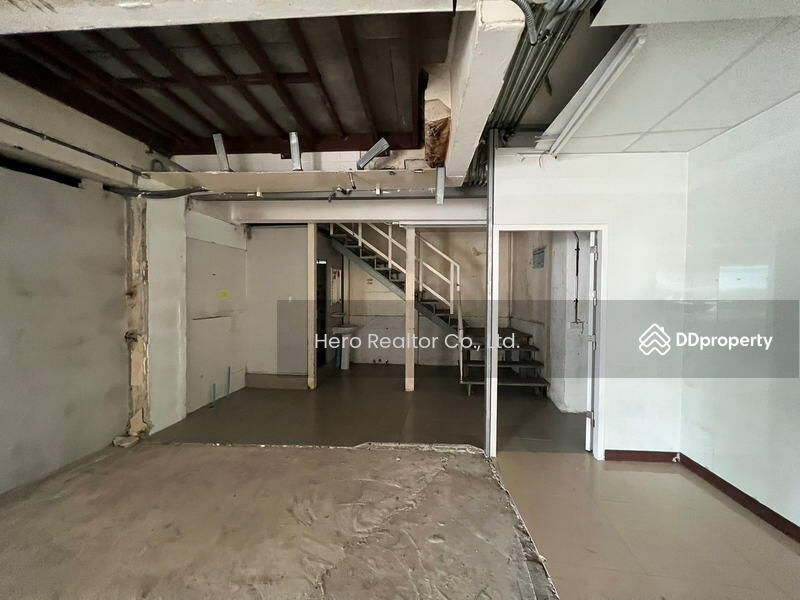 For Rent - Bangkok Shophouse Sukhumvit BTS Phra Khanong BRE22548, Bangkok